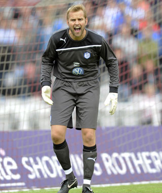 Weaver eyes new challenge after fond farewell