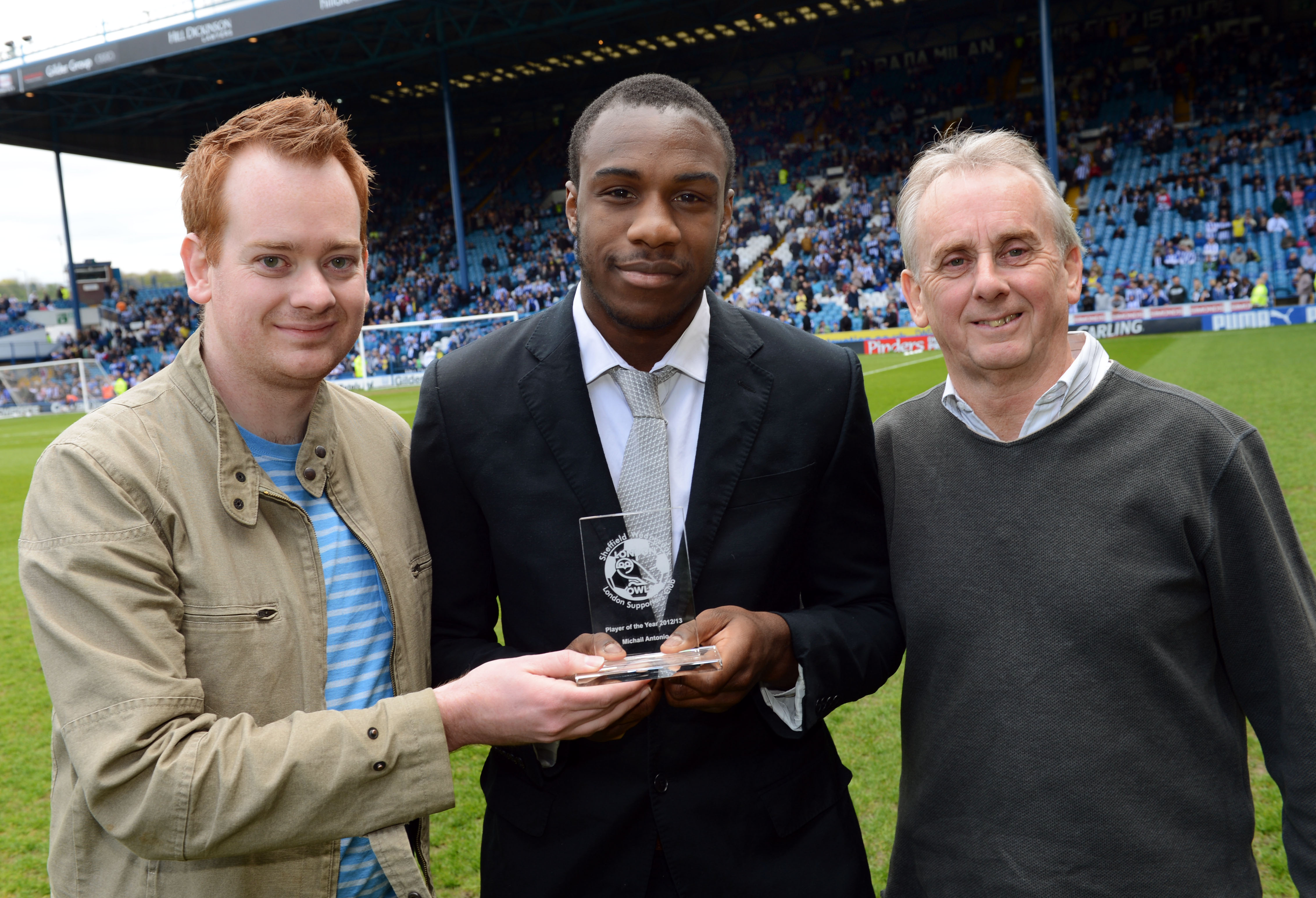 London Owls present Player of Year award to Michail