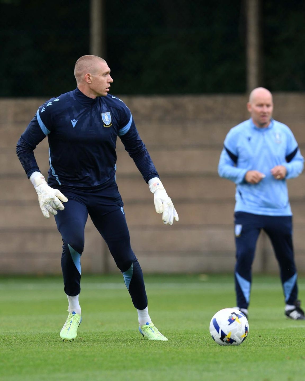Owls sign keeper in emergency loan deal
