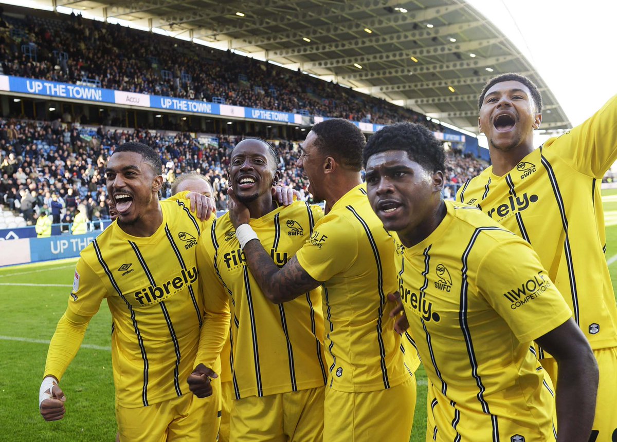 Lowe on the spot to complete unlikely fightback