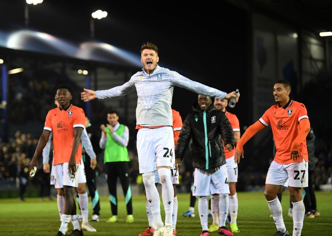 Smith’s ‘worldie’ completes fightback victory for Wednesday