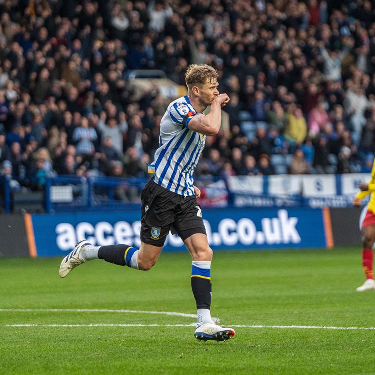 Second-half collapse sees Owls hit for six